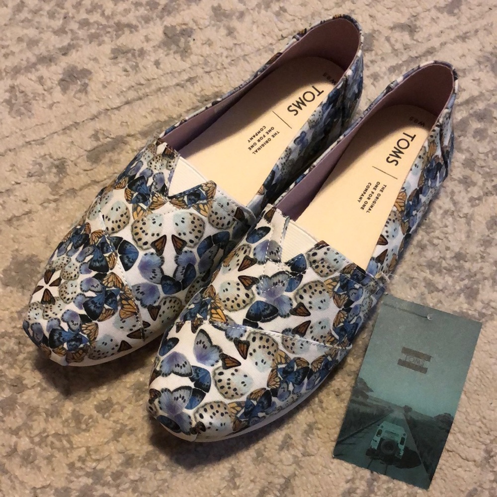 BNWT Butterfly Toms